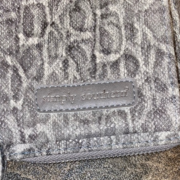 NEW Crossbody Bag - Picture 3 of 9